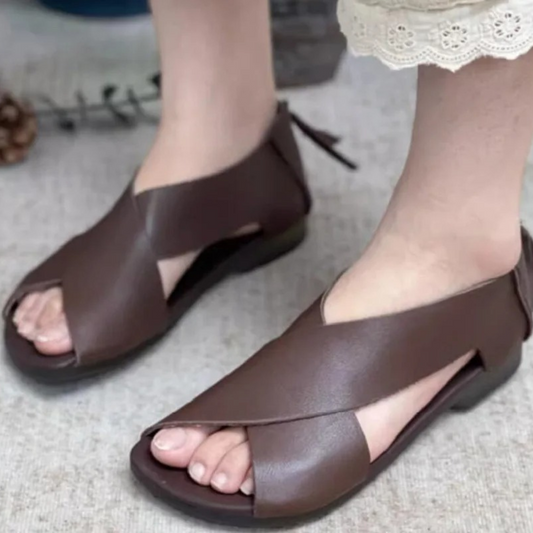 A Sandália Rasteira Romana Clássica Risso é uma escolha atemporal, clássica e elegante para mulheres que apreciam o estilo romano. Sandália Rasteira Chinelo Rasteiro Rasteira Rasteirinha Rasteira de Couro Sandália Rasteirinha Rasteiras Rasteirinha Trançada Rasteira Grega Rasteira Romana Rasteira Retro Rasteira Classica Rasteira Contemporânea Sandália Rasteira Romana Clássica em Couro Antiderrapante - Deluzen