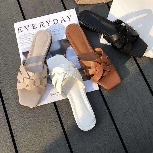 A Sandália Rasteira Loren é uma escolha moderna e leve para mulheres que buscam um calçado prático e estiloso. Sandália Rasteira Chinelo Rasteiro Rasteira Rasteirinha Rasteirinha de Verão Rasteira Nude Sapato Rasteiro Rasteriinha Leve Rasteira de Couro Sandália Rasteirinha Rasteira Moderna Rasteiras Rasteirinha Trançada Rasteira de Luxo Sandália Rasteira Feminina Moderna e Leve - Deluzen