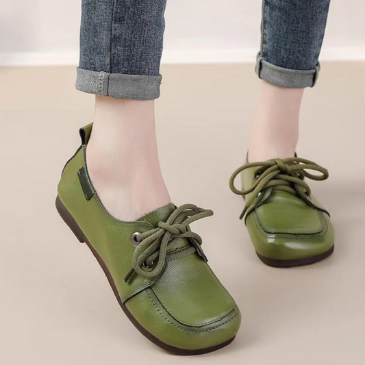 O Sapato Feminino Lithium é uma peça clássica, confeccionada em couro, que combina elegância, leveza e conforto. Sapato Feminino Sapato Anatômico Sapato Elegante Sapato Moderno Sapato Rasteiro Sapato Sapato Ortopédico Sapato Confortável Sapato Vintage Sapato Clássico Sapato Bico Quadrado Sapato com Cadarço Sapato Bico Redondo Sapato Feminino Clássico em Couro Leve e Confortável - Deluzen