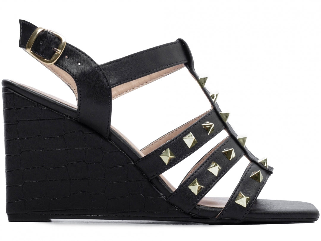 Sandália Anabela Feminina com Fivela e Spikes - Ghotan Torricella