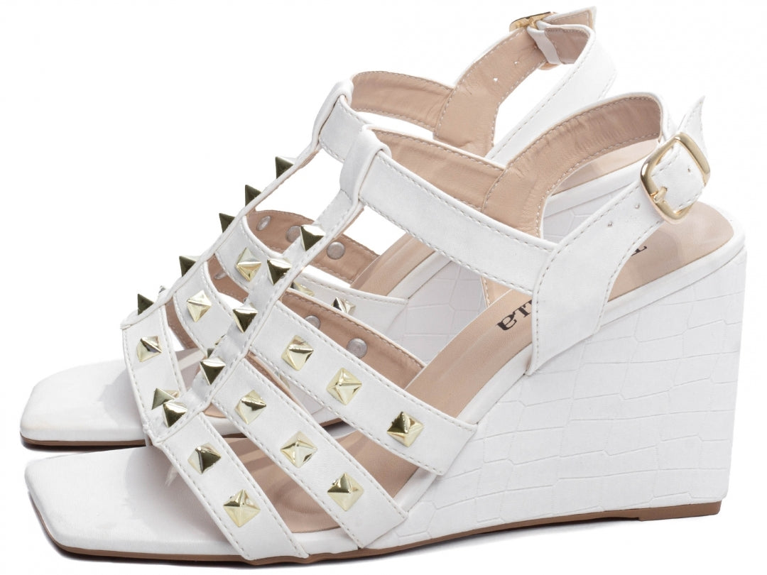 Sandália Anabela Feminina com Fivela e Spikes - Ghotan Torricella