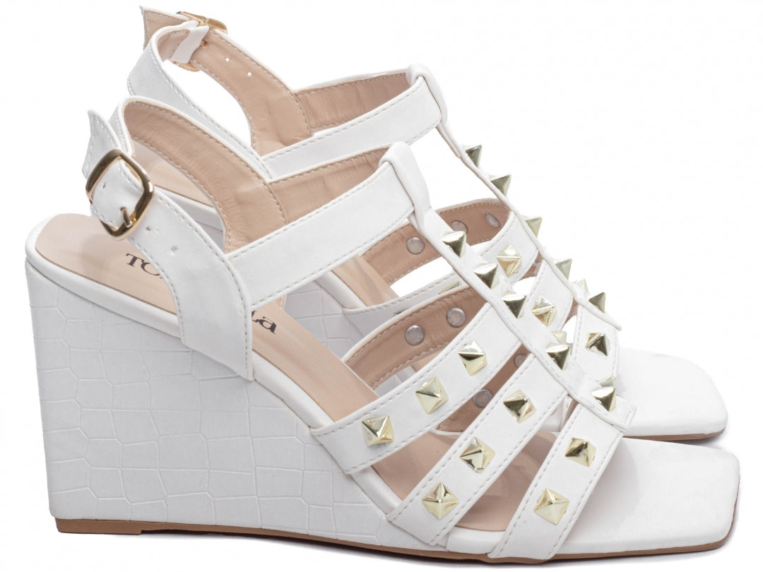 Sandália Anabela Feminina com Fivela e Spikes - Ghotan Torricella