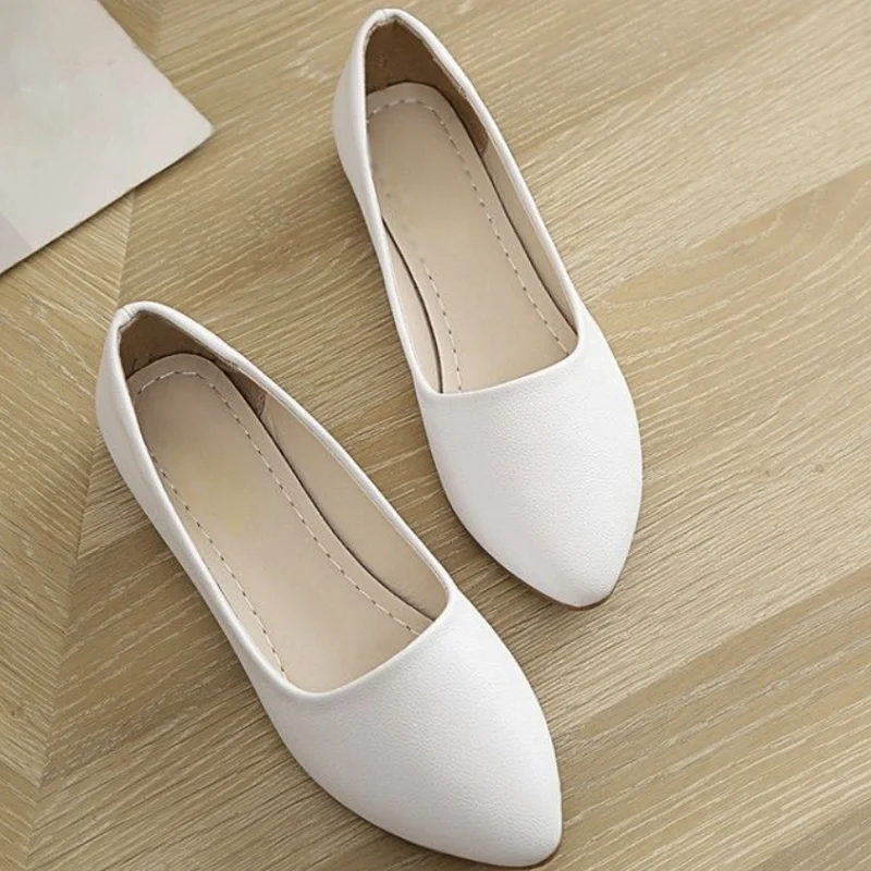 A Sapatilha Feminina Cloe é uma escolha básica, leve e confortável para o dia a dia. Sapatilha Slip On Sapatilha Simples Sapatilha Para Trabalhar Sapatilha Ortopédica Sapatilha Moderna Sapatilha Leve Sapatilha Flexível Sapatilha de Passeio Sapatilha Bico Mole Sapatilha Sapatilha Feminina Básica Leve e Confortável - Deluzen