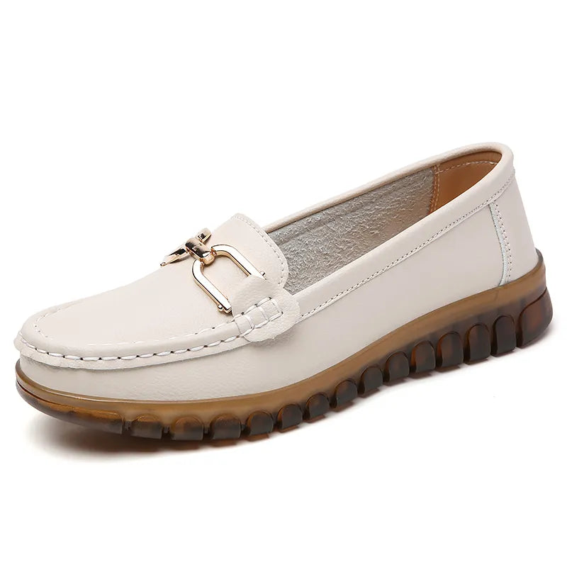 O Mocassim Feminino Lavita é uma escolha casual que combina estilo, praticidade e conforto. Mocassim  Mocassim Ortopédico  Sapatilha Mocassim  Mocassim Antiderrapante  Mocassim Casual  Mocassim Elegante  Mocassim Flexível  Mocassim Moderna  Sapato Mocassim  Mocassim de Luxo  Mocassim Moderno Mocassim Feminino Casual Slip On Flexível e Antiderrapante - Deluzen