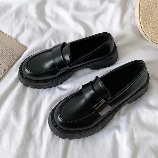 O Mocassim Feminino Sneakz é uma interpretação moderna do estilo britânico, apresentando uma plataforma e cano raso para um toque contemporâneo. Mocassim Mocassim Antiderrapante Mocassim Casual Mocassim Elegante Mocassim Flexível Mocassim Moderna Sapato Mocassim Mocassim Moderno Mocassim Britânico Mocassim Plataforma Mocassim Cano Raso Mocassim Feminino Plataforma Cano Raso Estilo Britânico - Deluzen