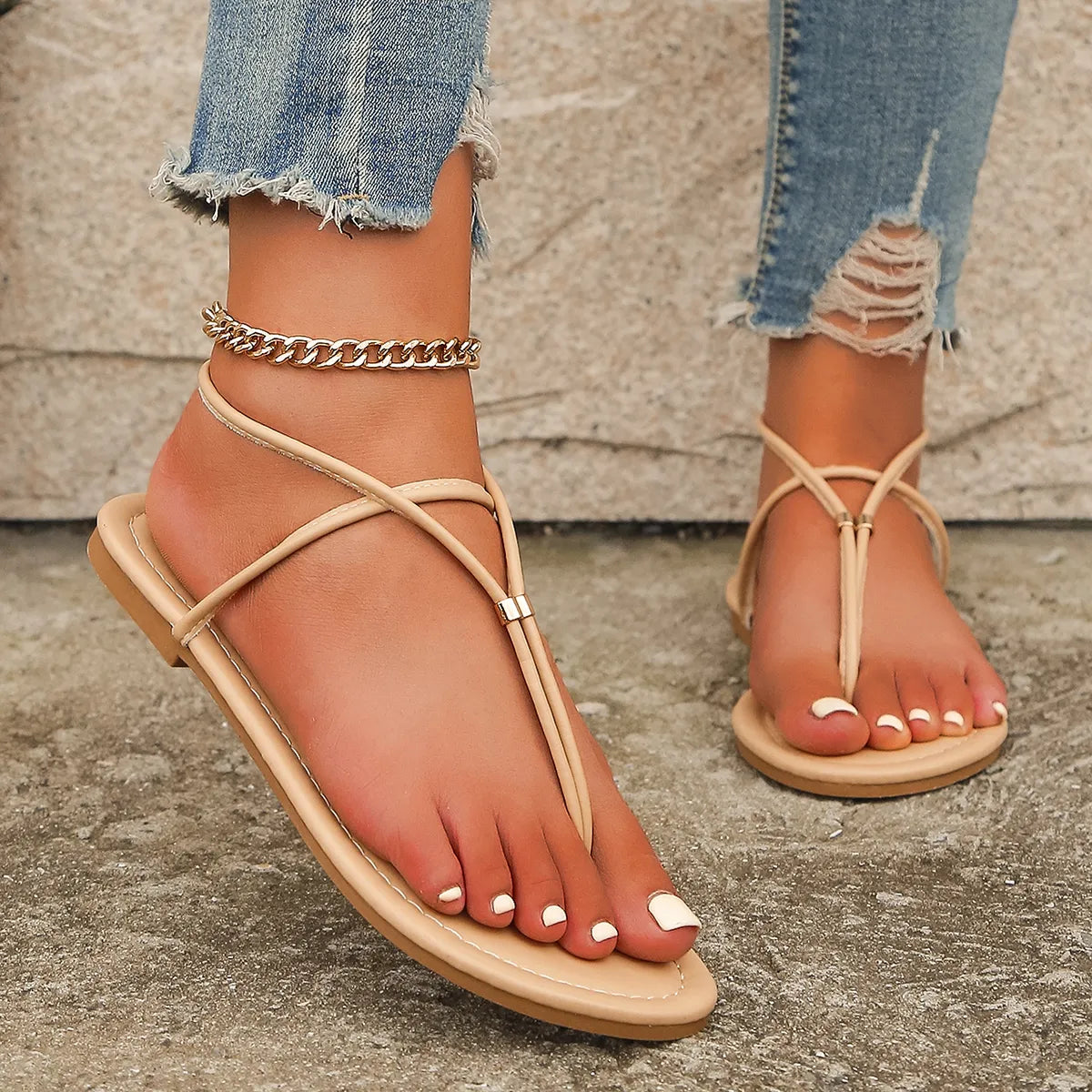 A Sandália Rasteira Linea é uma escolha leve e moderna para quem busca simplicidade e elegância. Rasteira Sandália Rasteira Rasteirinha Sandália de Verão Rasteirinha de Verão Rasteira de Couro Rasteira Nude Rasteriinha Leve Sandalia de Dedo Sandálias de Verão Sandália Rasteira Leve Moderna - Deluzen