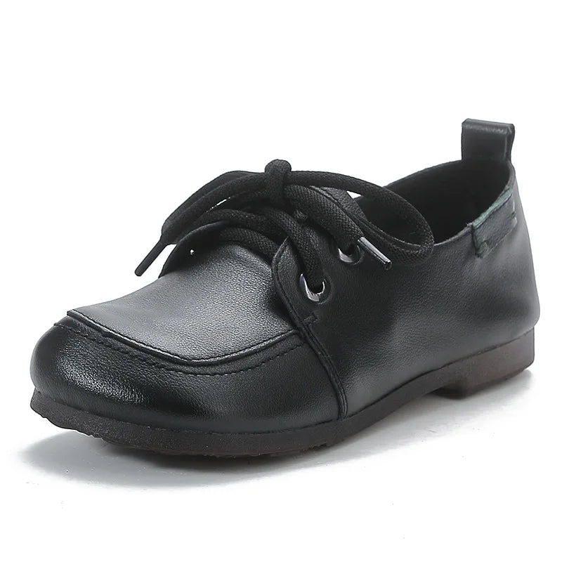 O Sapato Feminino Lithium é uma peça clássica, confeccionada em couro, que combina elegância, leveza e conforto. Sapato Feminino  Sapato Anatômico  Sapato Elegante  Sapato Moderno  Sapato Rasteiro  Sapato  Sapato Ortopédico  Sapato Confortável  Sapato Vintage  Sapato Clássico  Sapato Bico Quadrado  Sapato com Cadarço  Sapato Bico Redondo Sapato Feminino Clássico em Couro Leve e Confortável - Deluzen