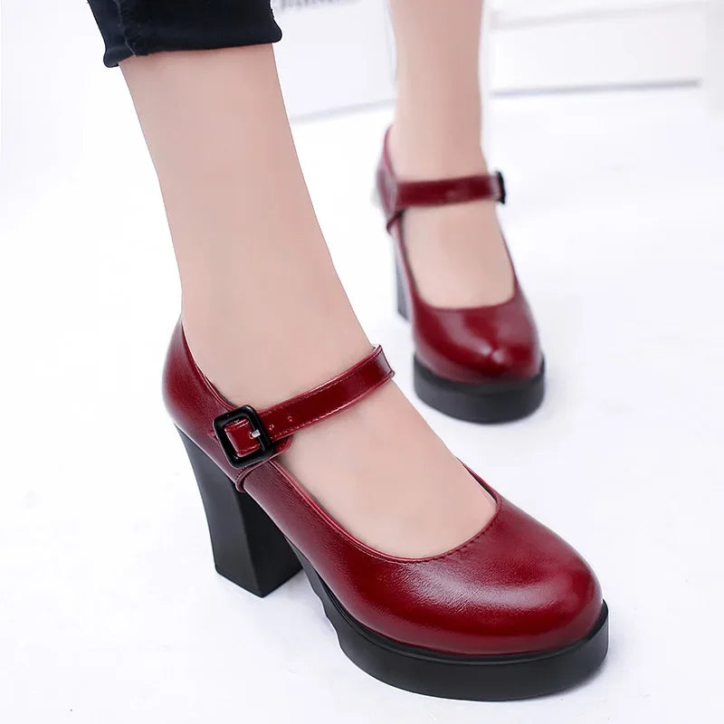 O Sapato Feminino Plataforma Alkimie é uma escolha moderna e estilosa para mulheres que desejam combinar elegância com um toque contemporâneo. Sapato sem Cadarço Sapato Plataforma Sapato Ortopédico Sapato Moderno Sapato Feminino Sapato Elegante Sapato Confortável Sapato com Salto Sapato Alto Sapato Sapato Feminino Plataforma com Fivela e Bico Redondo - Deluzen
