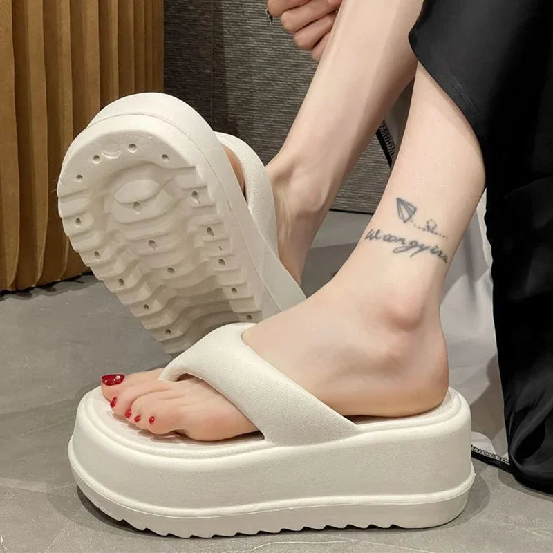 O Chinelo Flat Feminino Plataforma Sunsea é uma opção que combina estilo, conforto e segurança. Chinelo Macio Chinelo Moderno Chinelo Colorido Chinelos Macios Chinelo Anti Derrapante Chinelo Antiqueda Chinelo de Casa Chinelo Nuvem Chinelo Flat Chinelos De Nuvem Chinelo Sandália Chinelo Confortável Chinelo Plataforma Sandália Flat Flat Colorido Flat de Verão Flat Plataforma Chinelo Flat Feminino Plataforma Macio e Antiderrapante - Deluzen