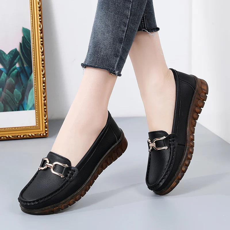 O Mocassim Feminino Lavita é uma escolha casual que combina estilo, praticidade e conforto. Mocassim  Mocassim Ortopédico  Sapatilha Mocassim  Mocassim Antiderrapante  Mocassim Casual  Mocassim Elegante  Mocassim Flexível  Mocassim Moderna  Sapato Mocassim  Mocassim de Luxo  Mocassim Moderno Mocassim Feminino Casual Slip On Flexível e Antiderrapante - Deluzen