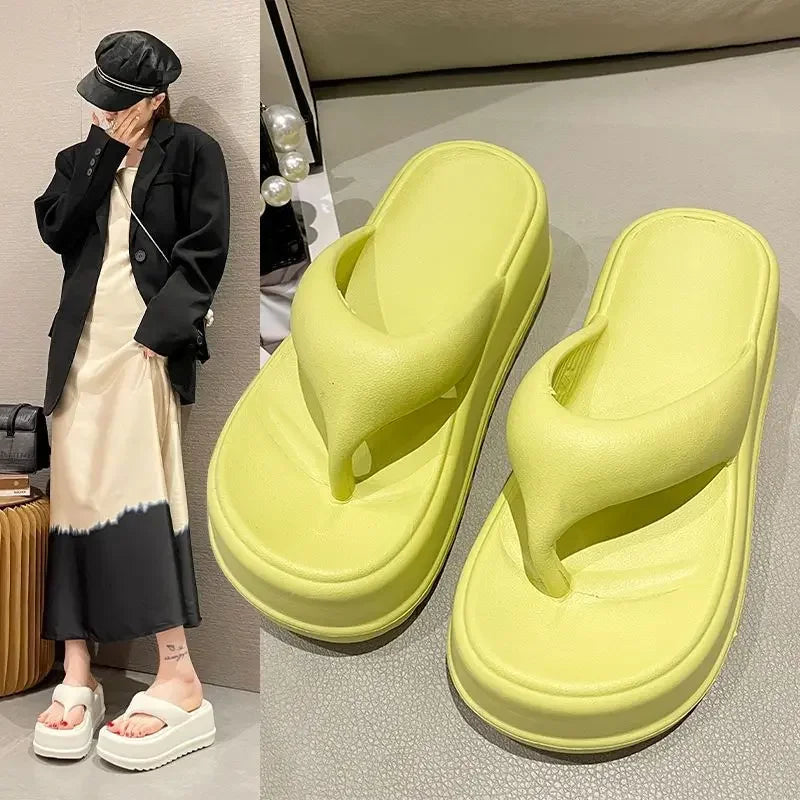 O Chinelo Flat Feminino Plataforma Sunsea é uma opção que combina estilo, conforto e segurança. Chinelo Macio Chinelo Moderno Chinelo Colorido Chinelos Macios Chinelo Anti Derrapante Chinelo Antiqueda Chinelo de Casa Chinelo Nuvem Chinelo Flat Chinelos De Nuvem Chinelo Sandália Chinelo Confortável Chinelo Plataforma Sandália Flat Flat Colorido Flat de Verão Flat Plataforma Chinelo Flat Feminino Plataforma Macio e Antiderrapante - Deluzen