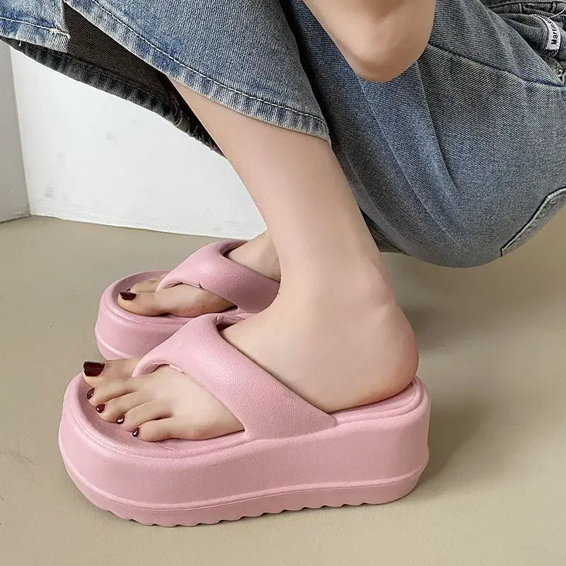 O Chinelo Flat Feminino Plataforma Sunsea é uma opção que combina estilo, conforto e segurança. Chinelo Macio Chinelo Moderno Chinelo Colorido Chinelos Macios Chinelo Anti Derrapante Chinelo Antiqueda Chinelo de Casa Chinelo Nuvem Chinelo Flat Chinelos De Nuvem Chinelo Sandália Chinelo Confortável Chinelo Plataforma Sandália Flat Flat Colorido Flat de Verão Flat Plataforma Chinelo Flat Feminino Plataforma Macio e Antiderrapante - Deluzen