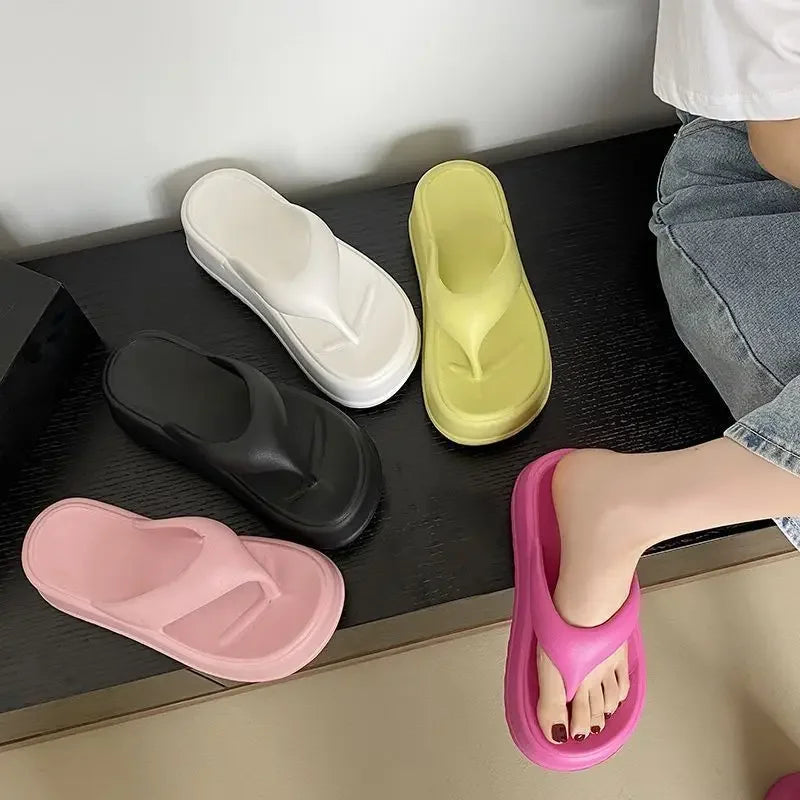 O Chinelo Flat Feminino Plataforma Sunsea é uma opção que combina estilo, conforto e segurança. Chinelo Macio Chinelo Moderno Chinelo Colorido Chinelos Macios Chinelo Anti Derrapante Chinelo Antiqueda Chinelo de Casa Chinelo Nuvem Chinelo Flat Chinelos De Nuvem Chinelo Sandália Chinelo Confortável Chinelo Plataforma Sandália Flat Flat Colorido Flat de Verão Flat Plataforma Chinelo Flat Feminino Plataforma Macio e Antiderrapante - Deluzen