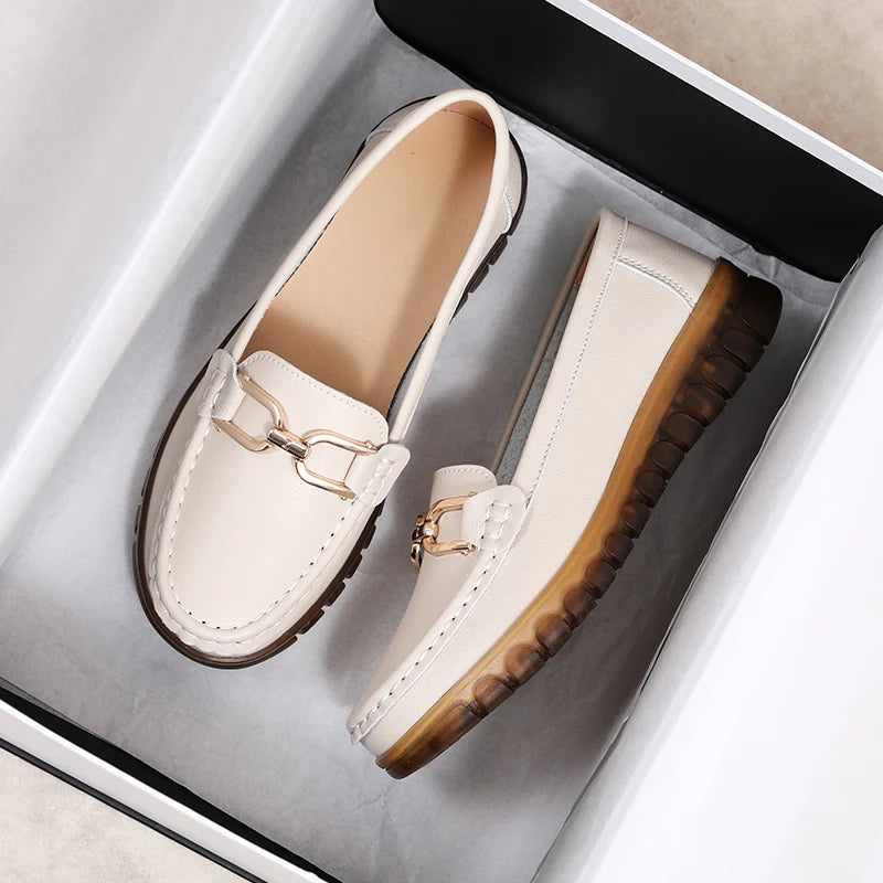 O Mocassim Feminino Lavita é uma escolha casual que combina estilo, praticidade e conforto. Mocassim Mocassim Ortopédico Sapatilha Mocassim Mocassim Antiderrapante Mocassim Casual Mocassim Elegante Mocassim Flexível Mocassim Moderna Sapato Mocassim Mocassim de Luxo Mocassim Moderno Mocassim Feminino Casual Slip On Flexível e Antiderrapante - Deluzen