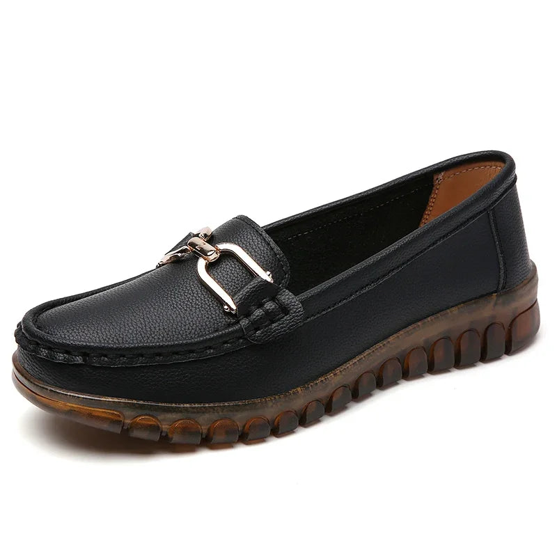 O Mocassim Feminino Lavita é uma escolha casual que combina estilo, praticidade e conforto. Mocassim  Mocassim Ortopédico  Sapatilha Mocassim  Mocassim Antiderrapante  Mocassim Casual  Mocassim Elegante  Mocassim Flexível  Mocassim Moderna  Sapato Mocassim  Mocassim de Luxo  Mocassim Moderno Mocassim Feminino Casual Slip On Flexível e Antiderrapante - Deluzen