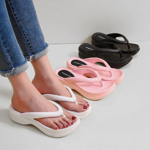 A Sandália Plataforma da linha Gloup Fashion é a escolha ideal para mulheres que buscam conforto e estilo. Sandálias Macias Sandálias Femininas Sandálias de Verão Sandália Plus Size Sandália Ortopédica Sandália de Passeio Sandália Confortável Sandália Anatômica Chinelos Macios Chinelo Moderno Chinelo Macio Chinelo de Casa Chinelo Colorido Chinelo Antiqueda Chinelo Anti Derrapante Chinelo Sandália Feminina Plataforma Leve e Antiderrapante - Deluzen