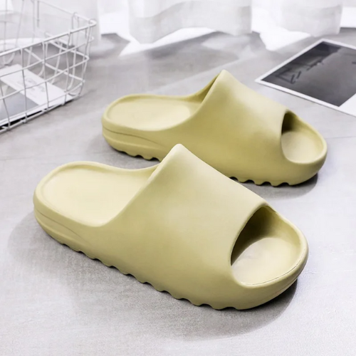 Os Chinelos Nuvem da linha S7V Slide, destinados tanto para mulheres quanto para homens, oferecem uma experiência de conforto e estilo excepcionais. Chinelos De Nuvem Chinelo Macio Chinelos Macios Chinelo Anti Derrapante Chinelo Colorido Chinelo de Casa Chinelo Moderno Chinelo Macios Chinelo Antiqueda Sandálias Macias Sandálias Femininas Chinelo Nuvem Feminino e Masculino Macios e Antiderrapantes - Deluzen