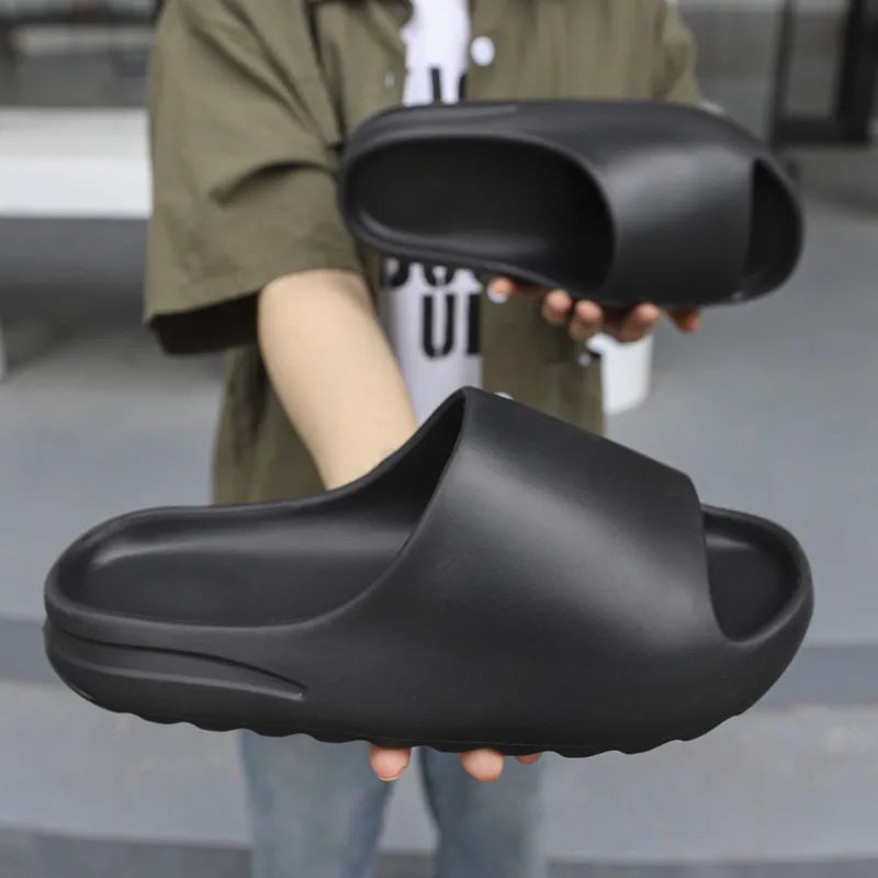Os Chinelos Nuvem da linha S7V Slide, destinados tanto para mulheres quanto para homens, oferecem uma experiência de conforto e estilo excepcionais. Chinelos De Nuvem Chinelo Macio Chinelos Macios Chinelo Anti Derrapante Chinelo Colorido Chinelo de Casa Chinelo Moderno Chinelo Macios Chinelo Antiqueda Sandálias Macias Sandálias Femininas Chinelo Nuvem Feminino e Masculino Macios e Antiderrapantes - Deluzen
