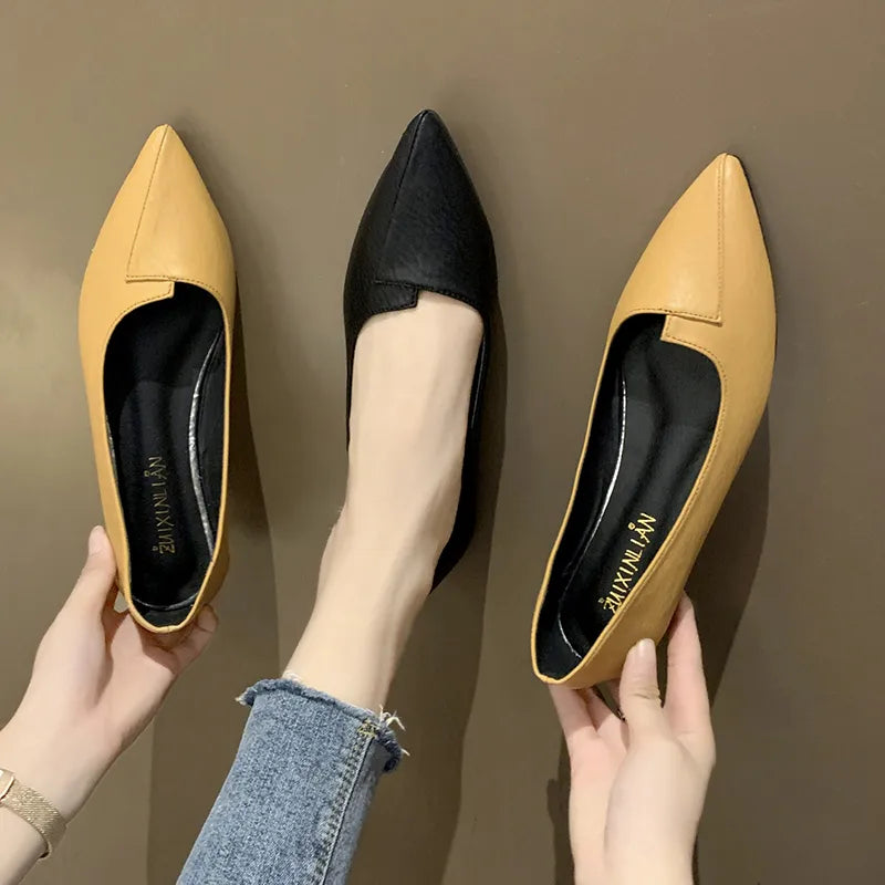 A Sapatilha Feminina ZXN é uma escolha moderna, elegante e confortável para mulheres que buscam um calçado prático e estiloso. Sapatilha Mocassim  Sapatilha  Sapatilha Confortável  Sapatilha Leve  Sapatilha Ortopédica  Sapatilha Para Trabalhar  Sapatilha de Ponta  Sapatilha Flexível  Sapatilha Moderna  Sapatilha Slip On  Sapatilha Bico Fino  Sapatilha Feminina Moderna de Bico Fino Slip On Leve e Confortável - Deluzen