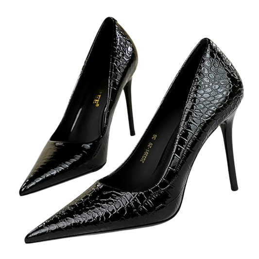 O Scarpin Salto Alto Agulha Stiletto Cintilante Seasons Bigtree é uma escolha deslumbrante para mulheres que desejam destacar-se com elegância e brilho. Scarpin  Scarpin Bico Fino  Scarpin Clássico  Scarpin Fino  Scarpin Moderno  Scarpin Salto Fino  Scarpin Cintilante  Scarpin Para Festas  Scarpin Para Trabalhar  Scarpin Salto Agulha  Scarpin 10cm  Salto Alto  Sapato com Salto  Salto Scarpin Salto Alto Agulha Stiletto Cintilante - Deluzen