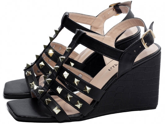 Sandália Anabela Feminina com Fivela e Spikes - Ghotan Torricella