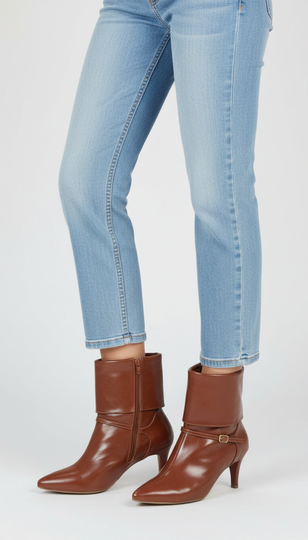 Bota Feminina Ankle Cano Curto e Salto Grosso -  Aisha Torricella