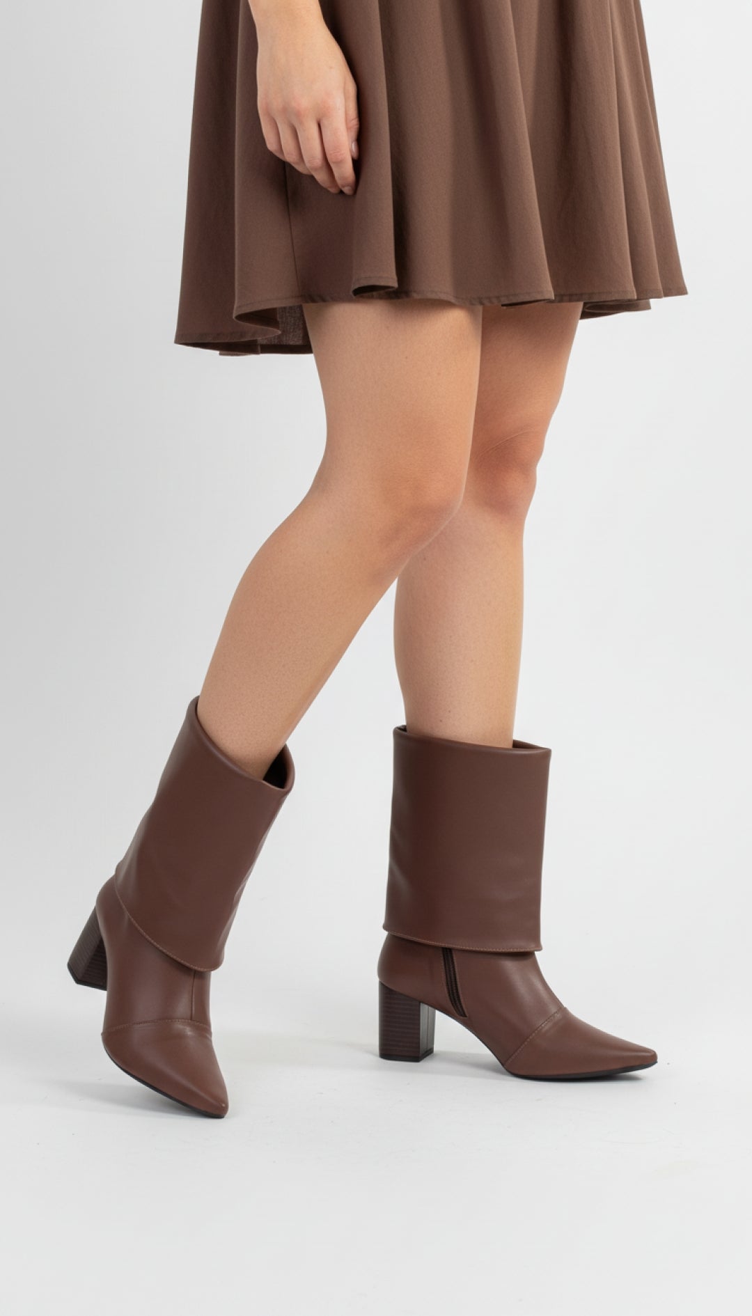 Bota Feminina Cano Curto e Salto Grosso -  Dyer Torricella