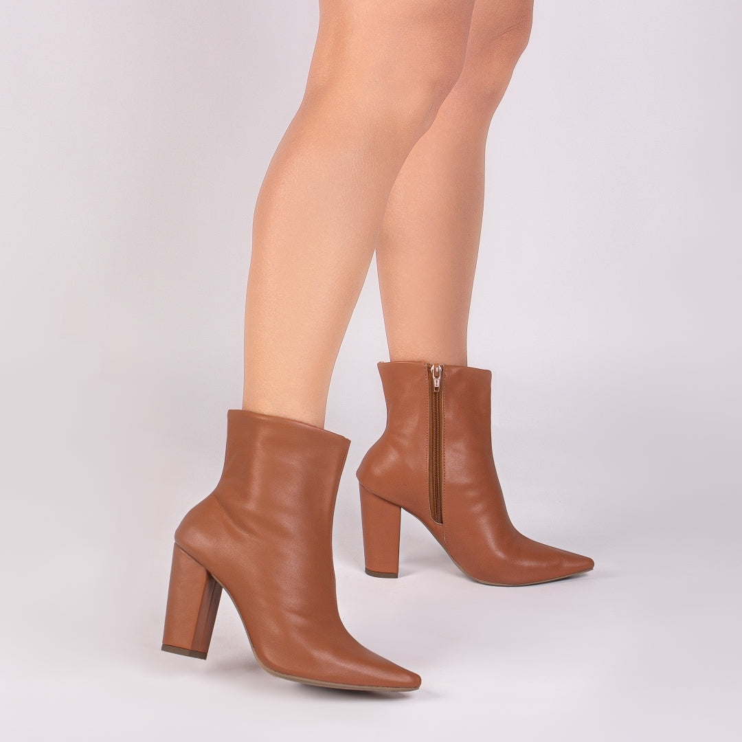 Bota Feminina Cano Curto e Salto Grosso -  HVZ Torricella