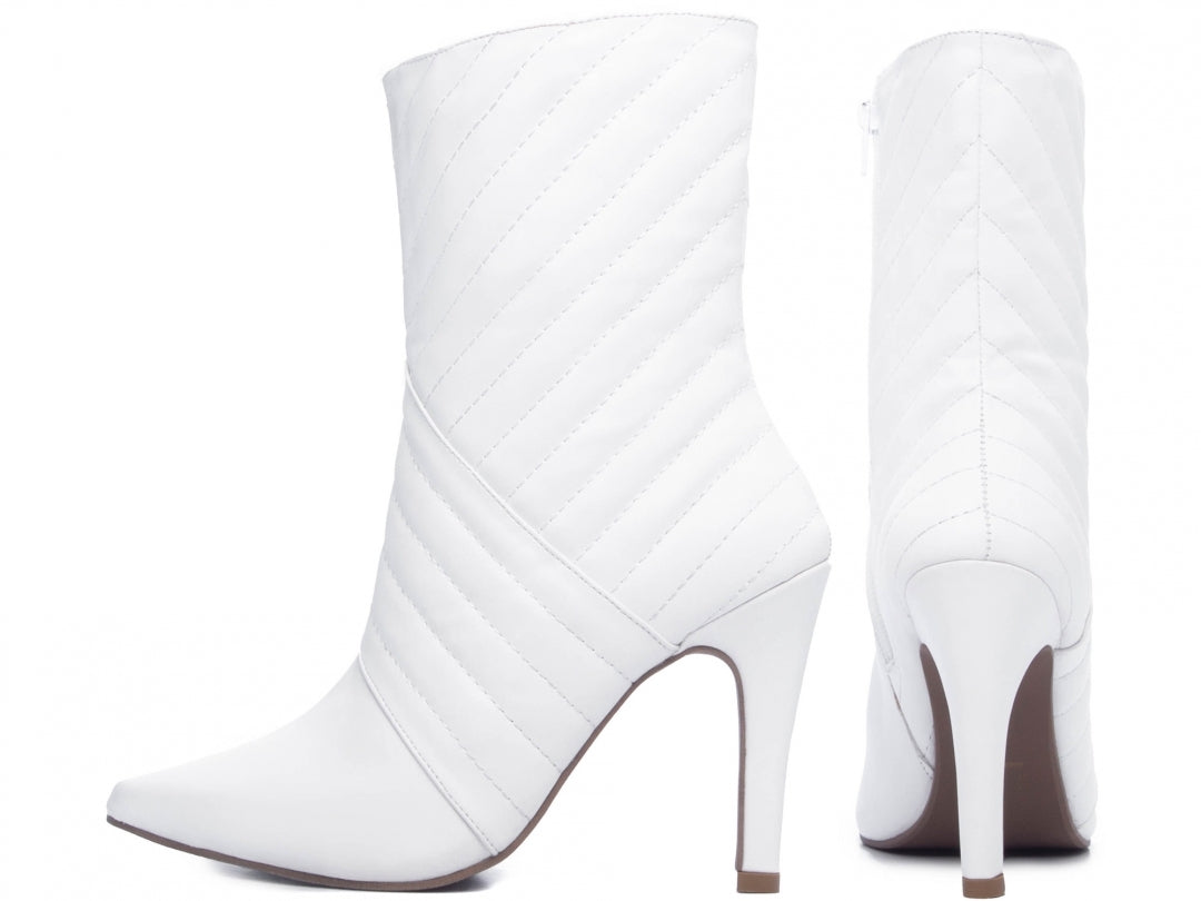 Bota Feminina Bico Fino Detalhada com Zíper - LA Torricella