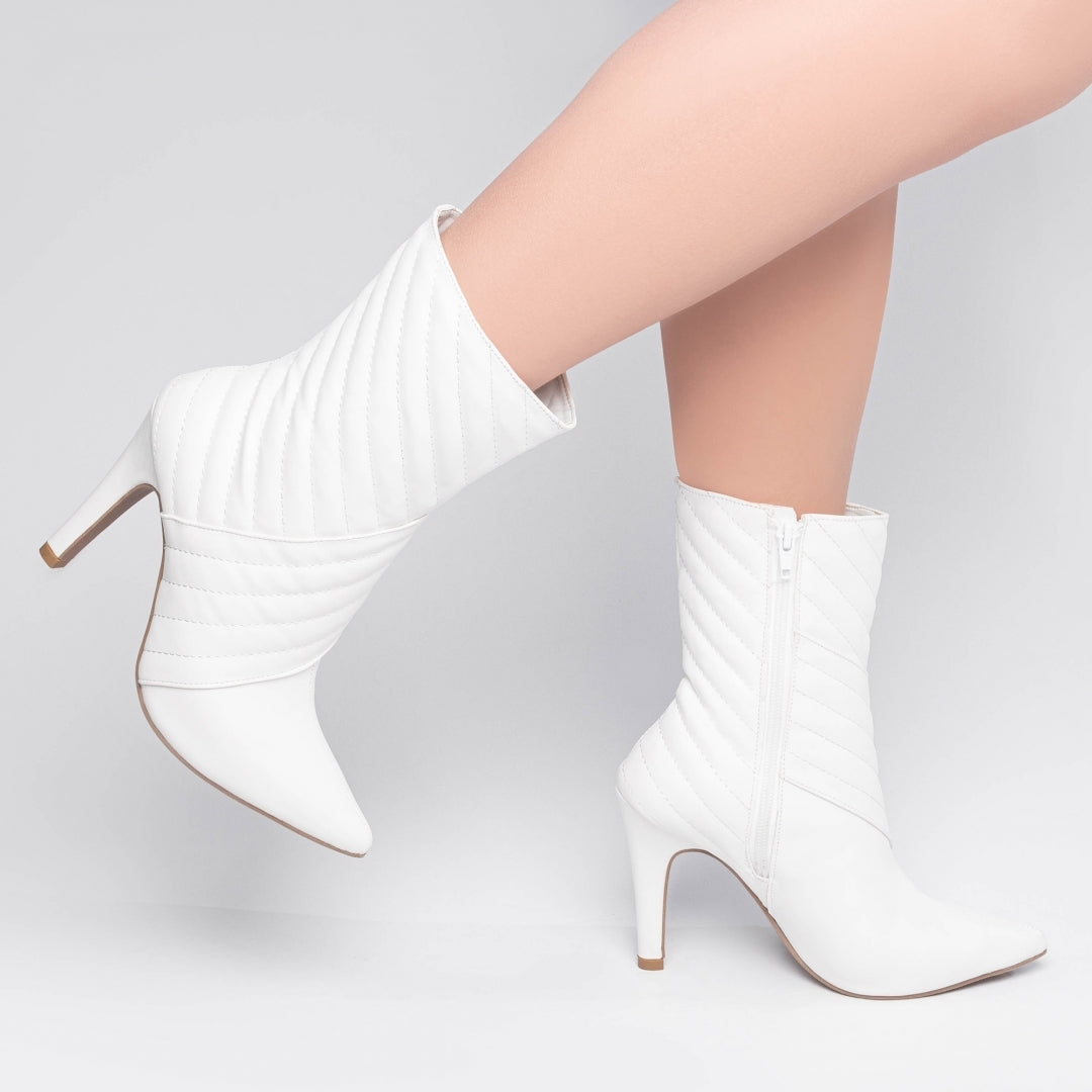 Bota Feminina Bico Fino Detalhada com Zíper - LA Torricella