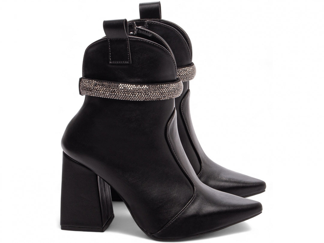 Bota Feminina Cano Curto Salto Grosso Quadrado com Pulseira de Fivela - Onyon Torricella