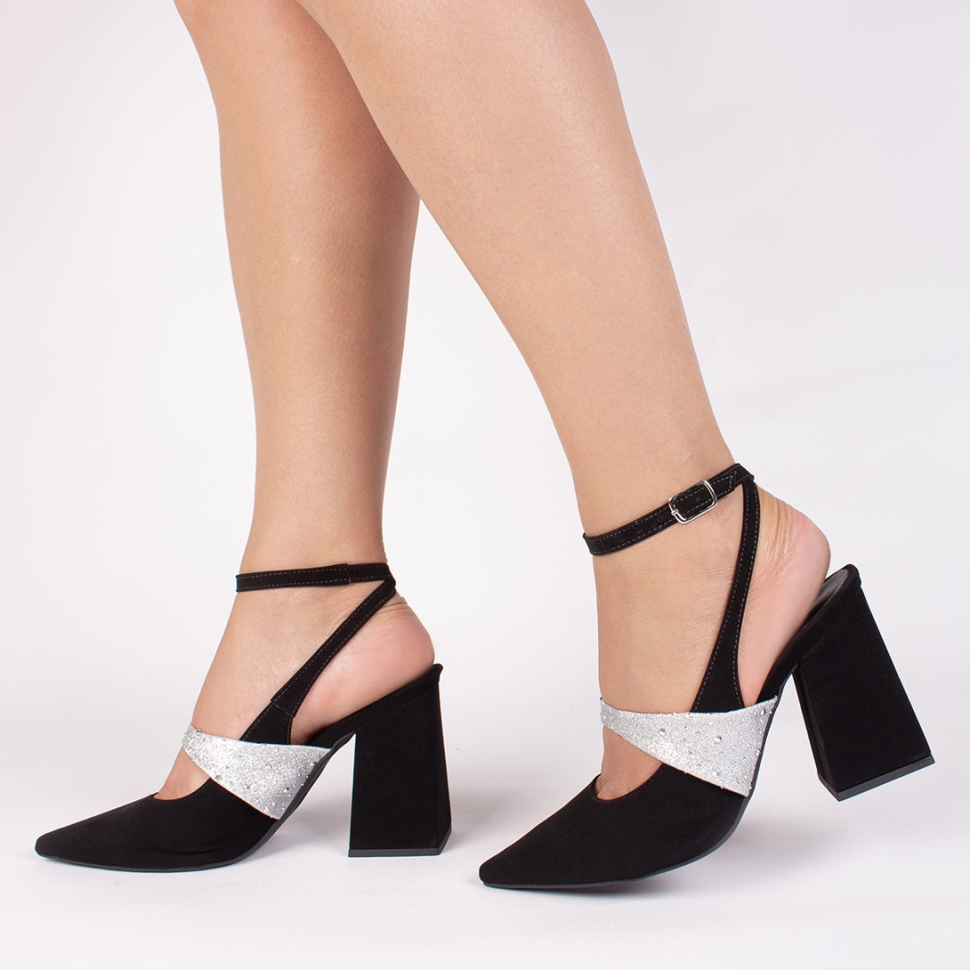 Sapato Scarpin Feminina com Brilho e Fivela - Cazo Torricella