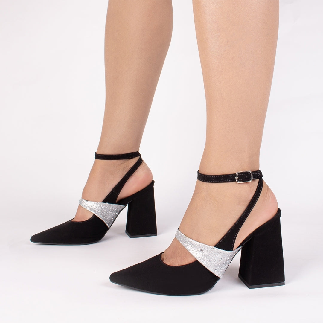 Sapato Scarpin Feminina com Brilho e Fivela - Cazo Torricella