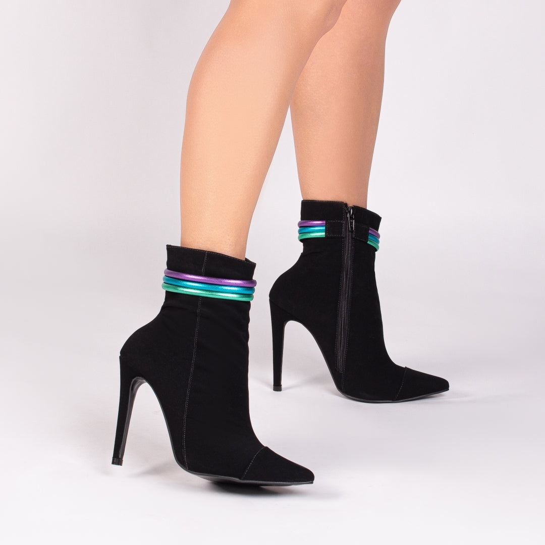 Bota Feminina Bico Fino Salto Alto Cano Curto - Raven Torricella