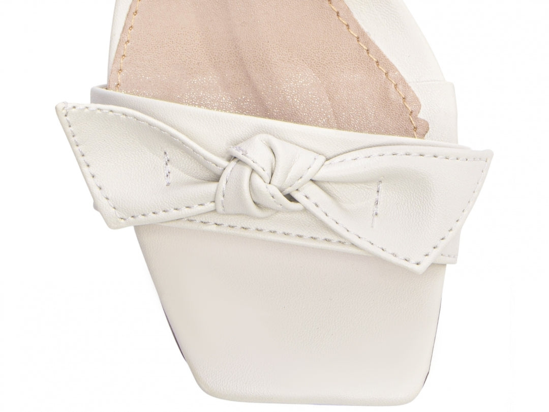 Sandália Feminina Fivela de Laço Salto Grosso - Candie Torricella