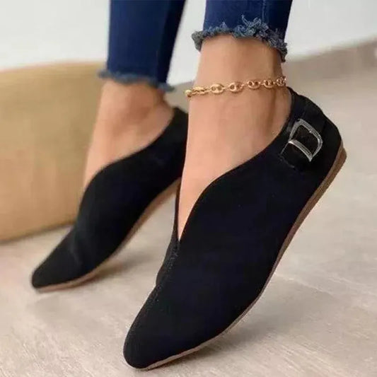 A Sapatilha Feminina Kattana é uma opção moderna e elegante para mulheres que buscam estilo e praticidade. Sapato Feminino  Sapatilha  Sapatilha Confortável  Sapatilha de Ponta  Sapatilha Leve  Sapatilha Flexível  Sapatilha Para Trabalhar  Sapatilha Moderna  Sapatilha Bico Fino  Sapatilha Fashion  Sapatilha Feminina Moderna Slip On Bico Fino - Deluzen