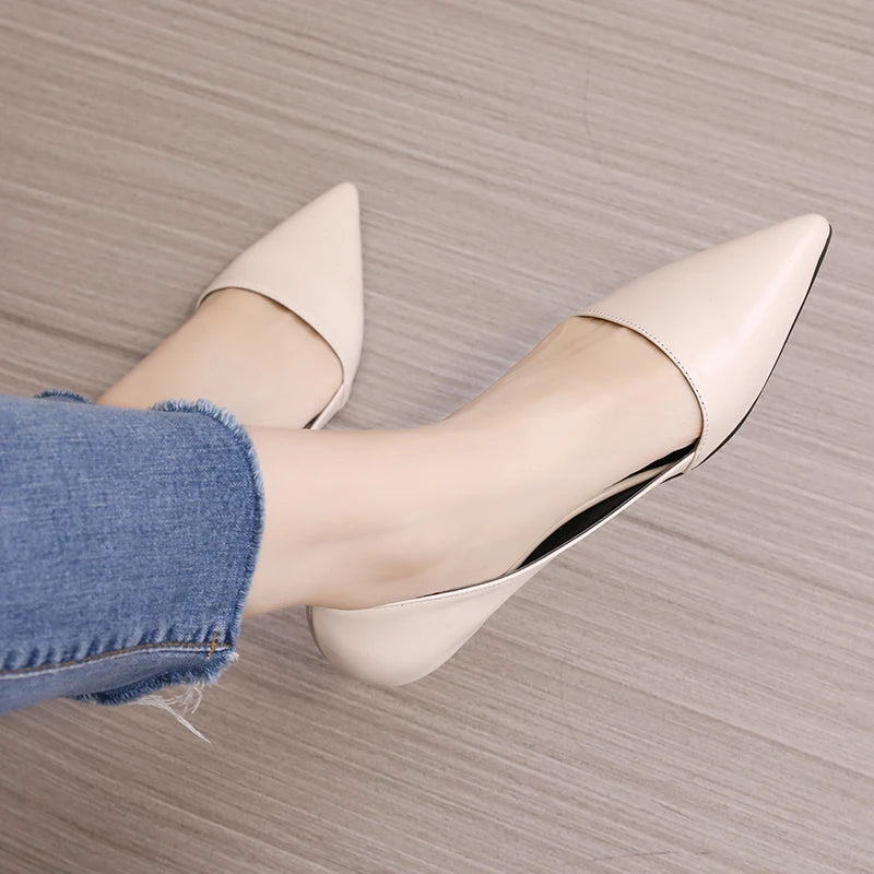 A Sapatilha Feminina Aston é uma opção moderna, elegante e confortável para mulheres que buscam praticidade e estilo. apatilha  Sapatilha Confortável  Sapatilha Leve  Sapatilha Ortopédica  Sapatilha Para Trabalhar  Sapatilha Flexível  Sapatilha de Ponta  Sapatilha Moderna  Sapatilha Slip On  Sapatilha Bico Fino  Sapatilha Fashion  Sapatilha Couro  Sapatilha Simples  Sapatilha Plus Size  Sapatilha Para Grávidas Sapatilha Feminina Bico Fino Moderna Leve e Confortável Slip On - Deluzen