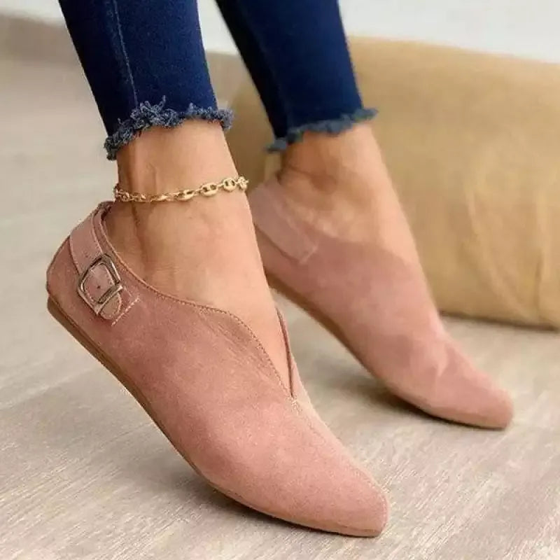 A Sapatilha Feminina Kattana é uma opção moderna e elegante para mulheres que buscam estilo e praticidade. Sapato Feminino  Sapatilha  Sapatilha Confortável  Sapatilha de Ponta  Sapatilha Leve  Sapatilha Flexível  Sapatilha Para Trabalhar  Sapatilha Moderna  Sapatilha Bico Fino  Sapatilha Fashion  Sapatilha Feminina Moderna Slip On Bico Fino - Deluzen