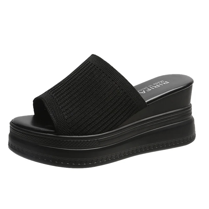 A Flat Plataforma Feminino Melin Ririfa é uma escolha leve e confortável para mulheres que buscam um calçado prático e estiloso. Flat  Sandália Flat  Chinelo Flat  Flat Antiderrapante  Flat Colorido  Flat de Verão  Flat Plataforma  Flat Alto  Flat de Praia  Flat para Caminhar  Flat Plataorma  Flats  Flat Preta  Sandália Flat Preta  Chinelo Alto  Chinelo com Salto Flat Plataforma Feminino Leve e Confortável - Deluzen