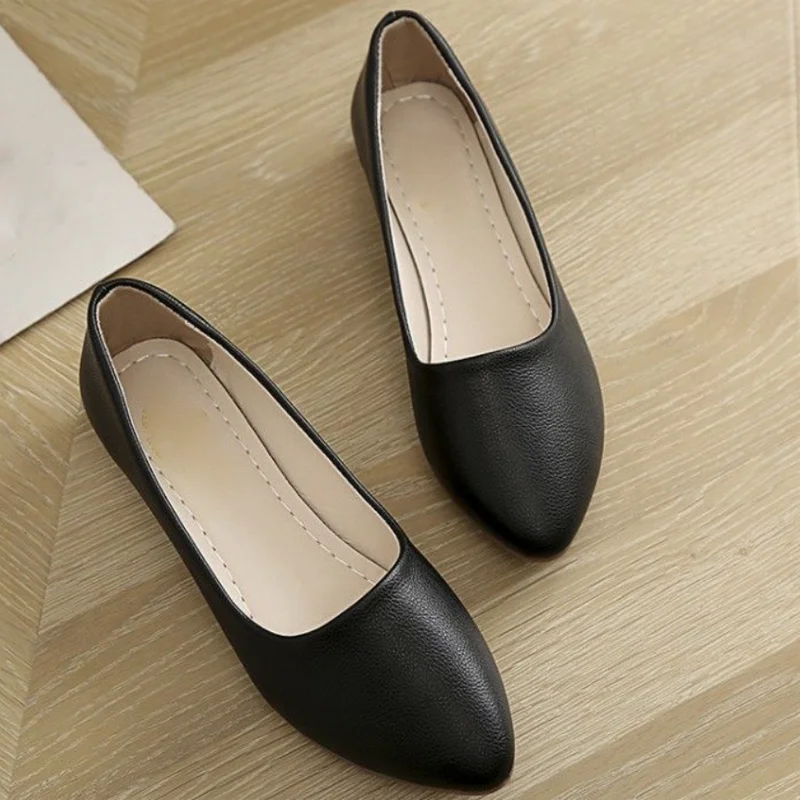 A Sapatilha Feminina Cloe é uma escolha básica, leve e confortável para o dia a dia. Sapatilha Slip On  Sapatilha Simples  Sapatilha Para Trabalhar  Sapatilha Ortopédica  Sapatilha Moderna  Sapatilha Leve  Sapatilha Flexível  Sapatilha de Passeio  Sapatilha Bico Mole  Sapatilha Sapatilha Feminina Básica Leve e Confortável - Deluzen