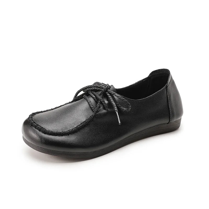 O Sapato Feminino Lorie é uma escolha clássica, leve e confortável para mulheres que buscam elegância sem abrir mão do bem-estar. Sapato Feminino  Sapato Anatômico  Sapato Elegante  Sapato Mocassim  Sapato Rasteiro  Sapato  Sapato Ortopédico  Sapato Confortável  Sapato Contemporâneo  Sapato Couro  Sapato Para Caminhar  Sapato Vintage  Sapato Clássico  Sapato Colorido  Sapato com Cadarço Sapato Feminino Clássico Leve e Confortável - Deluzen