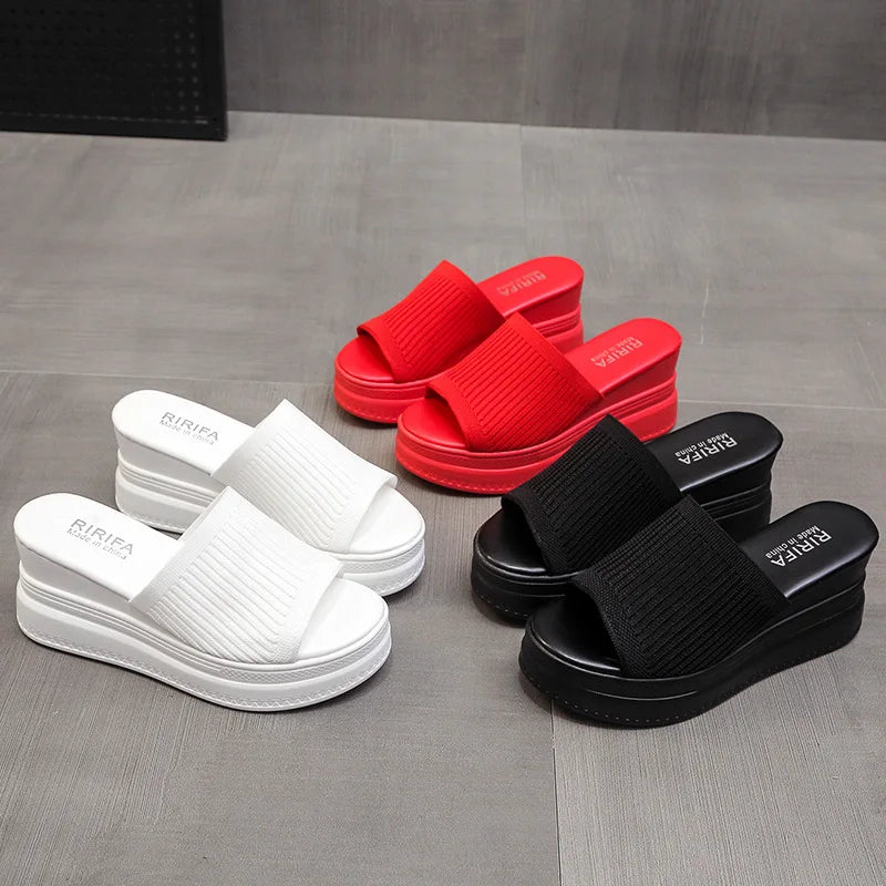 A Flat Plataforma Feminino Melin Ririfa é uma escolha leve e confortável para mulheres que buscam um calçado prático e estiloso. Flat  Sandália Flat  Chinelo Flat  Flat Antiderrapante  Flat Colorido  Flat de Verão  Flat Plataforma  Flat Alto  Flat de Praia  Flat para Caminhar  Flat Plataorma  Flats  Flat Preta  Sandália Flat Preta  Chinelo Alto  Chinelo com Salto Flat Plataforma Feminino Leve e Confortável - Deluzen