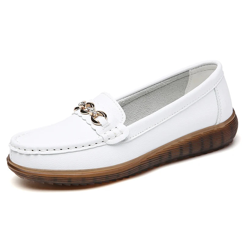 O Mocassim Feminino Astore é uma opção de luxo que combina estilo, flexibilidade e segurança. Mocassim  Mocassim Ortopédico  Sapatilha Mocassim  Mocassim Antiderrapante  Mocassim Casual  Mocassim Elegante  Mocassim Flexível  Mocassim Moderna  Mocassim Barato  Mocassim Dourado  Sapato Mocassim  Mocassim Moderno  Mocassim de Luxo Mocassim Feminino de Luxo Flexível e Antiderrapante - Deluzen