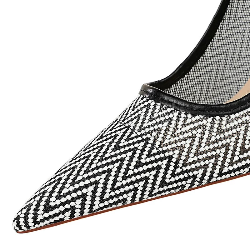 O Scarpin Feminino Fighter Bigtree combina elegância e conforto, apresentando um design respirável em renda e salto agulha. Scarpin  Scarpin Bico Fino  Scarpin Moderno  Scarpin Salto Fino  Scarpin Clássico  Scarpin Fino  Scarpin Para Festas  Scarpin Salto Agulha  Scarpin Para Trabalhar  Scarpin 9cm  Scarpin Diferente  Scarpin Fashion  Scarpin em Renda  Salto Alto  Sapato com Salto  Sapato com Salto Alto Scarpin Feminino Respirável em Renda Salto Agulha - Deluzen