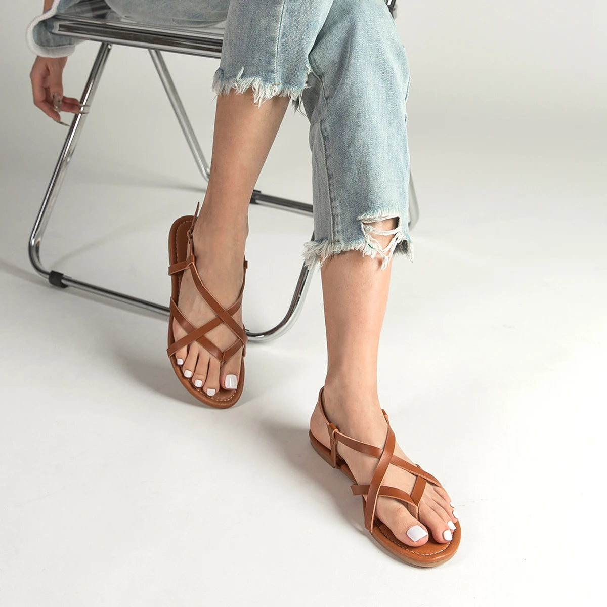 A Sandália Feminina Belinna é uma opção leve e elegante para quem busca conforto e estilo nos dias mais quentes. Sandália Rasteira  Rasteira  Rasteira de Couro  Rasteira Nude  Chinelo Rasteiro  Rasteirinha  Rasteirinha de Verão  Sapato Rasteiro  Sandália Rasteirinha  Rasteira com Fivela  Rasteirinha Trançada Sandália Feminina Rasteira Leve e com Fivela - Deluzen
