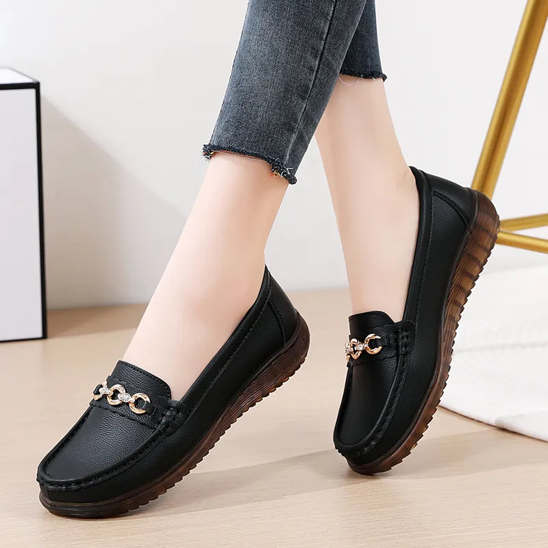 O Mocassim Feminino Astore é uma opção de luxo que combina estilo, flexibilidade e segurança. Mocassim  Mocassim Ortopédico  Sapatilha Mocassim  Mocassim Antiderrapante  Mocassim Casual  Mocassim Elegante  Mocassim Flexível  Mocassim Moderna  Mocassim Barato  Mocassim Dourado  Sapato Mocassim  Mocassim Moderno  Mocassim de Luxo Mocassim Feminino de Luxo Flexível e Antiderrapante - Deluzen