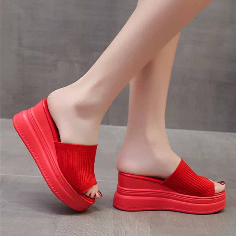 A Flat Plataforma Feminino Melin Ririfa é uma escolha leve e confortável para mulheres que buscam um calçado prático e estiloso. Flat  Sandália Flat  Chinelo Flat  Flat Antiderrapante  Flat Colorido  Flat de Verão  Flat Plataforma  Flat Alto  Flat de Praia  Flat para Caminhar  Flat Plataorma  Flats  Flat Preta  Sandália Flat Preta  Chinelo Alto  Chinelo com Salto Flat Plataforma Feminino Leve e Confortável - Deluzen