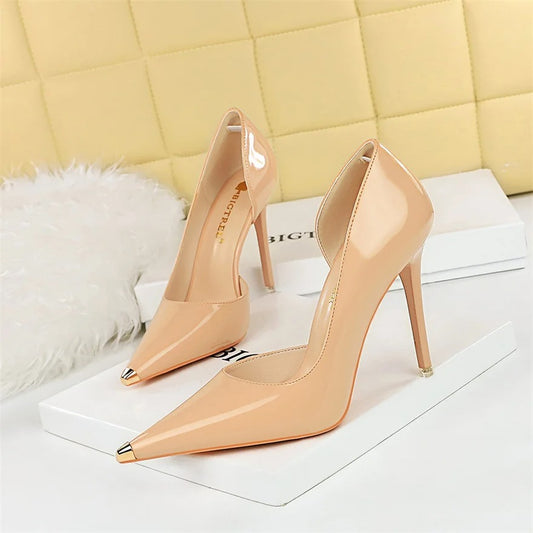 Scarpin Feminino Salto Agulha com Ponta de Metal - AGL Bigtree