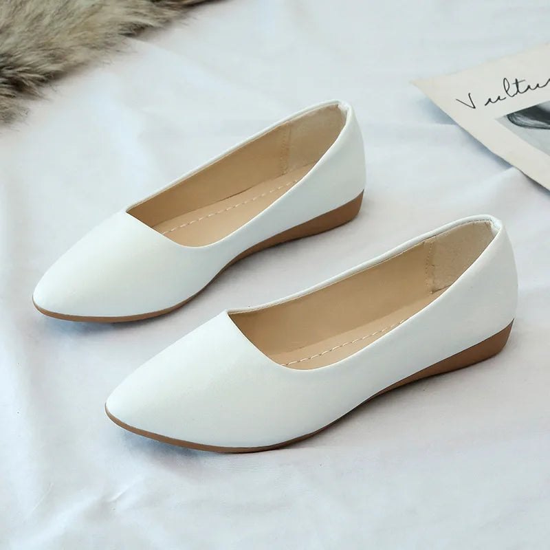 A Sapatilha Feminina Cloe é uma escolha básica, leve e confortável para o dia a dia. Sapatilha Slip On  Sapatilha Simples  Sapatilha Para Trabalhar  Sapatilha Ortopédica  Sapatilha Moderna  Sapatilha Leve  Sapatilha Flexível  Sapatilha de Passeio  Sapatilha Bico Mole  Sapatilha Sapatilha Feminina Básica Leve e Confortável - Deluzen