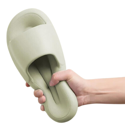 Os Chinelos Nuvem da linha Softys oferecem uma experiência de conforto excepcional para mulheres e homens. Sandálias Nuvem  Sandálias Macias  Chinelos Pantufa  Chinelos Macios  Chinelos De Nuvem  Chinelo Nuvem Verde  Chinelo Nuvem Preto  Chinelo Nuvem Laranja  Chinelo Nuvem Cáqui  Chinelo Nuvem Branco  Chinelo Nuvem  Chinelo Moderno  Chinelo Macio  Chinelo Antiqueda  Chinelo Anti Derrapante  Chinelo Nuvem Feminino e Masculino Macios e Antiderrapantes - Deluzen
